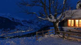 Berghaus im Winter