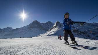 Skischule Männlichen  Übungsslift  mit Eiger und Mönch